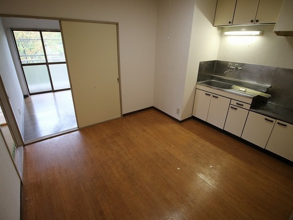 �y�����E���r���O�z�@