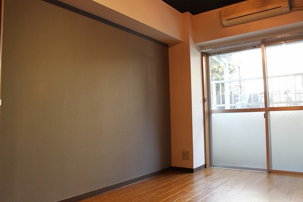 �y�����E���r���O�z�@