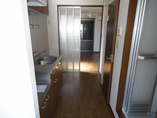 �y�����E���r���O�z�@