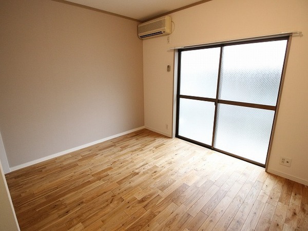 �y�����E���r���O�z�@