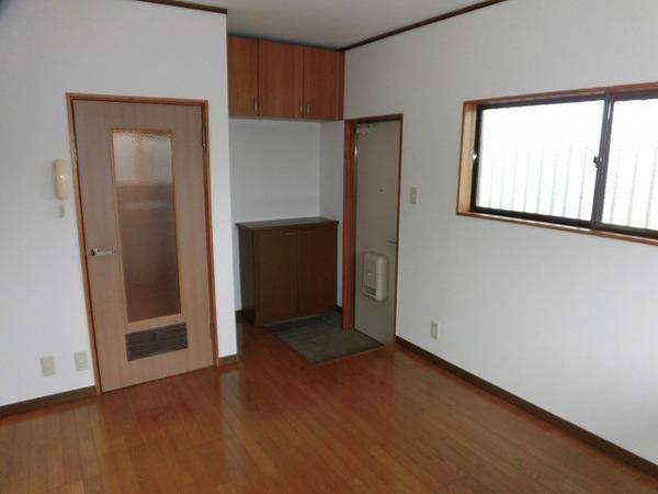 �y�����E���r���O�z�@