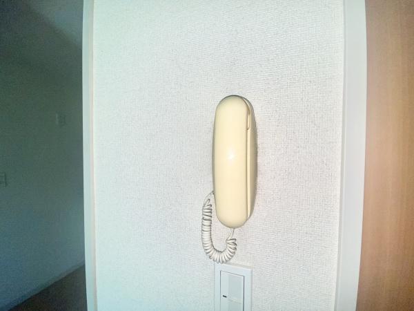 �y�Z�L�����e�B�z�@