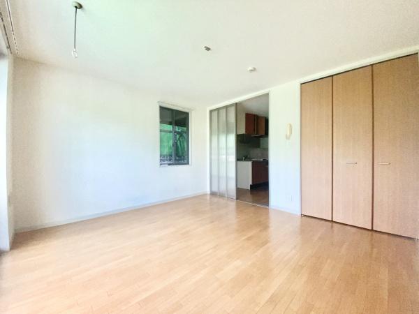 �y�����E���r���O�z�@