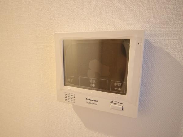 �y�Z�L�����e�B�z�@