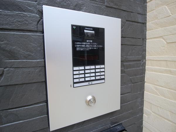 �y�Z�L�����e�B�z�@