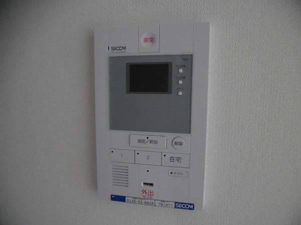 �y�Z�L�����e�B�z�@