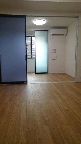 �y�����E���r���O�z�@