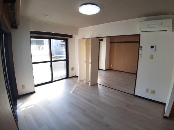 �y�����E���r���O�z�@