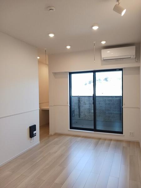 �y�����E���r���O�z�@