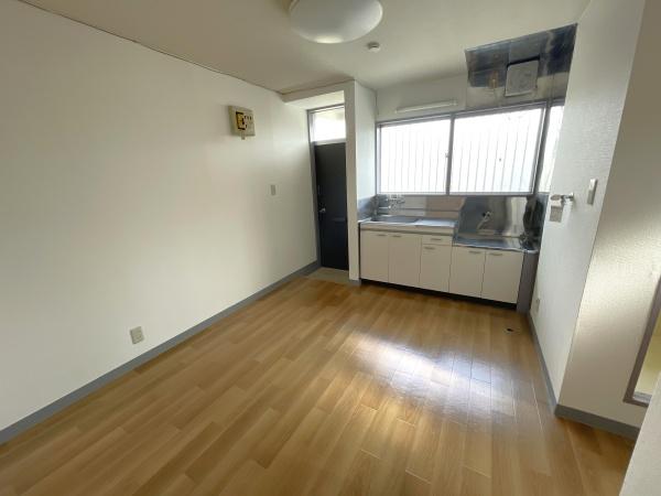 �y�����E���r���O�z�@