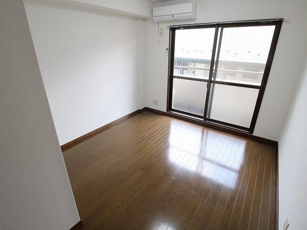 �y�����E���r���O�z�@