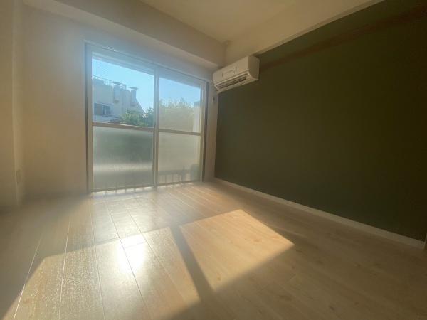 �y�����E���r���O�z�@