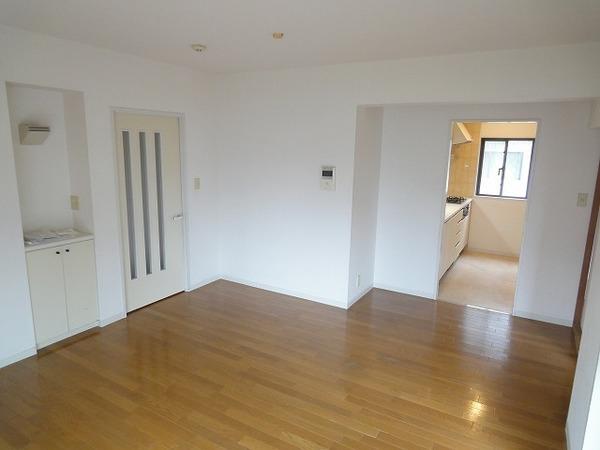 �y�����E���r���O�z�@