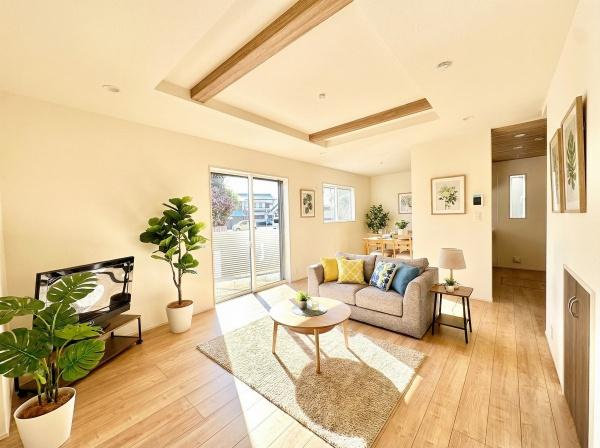 リビング　家具はCGによるイメージです