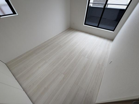 �m���@-