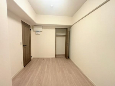 �m���@-