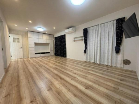 ���r���O�@���̉摜�͂b�f���H����Ă��܂��B