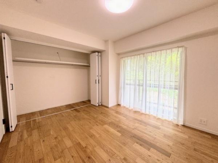 �m���@-