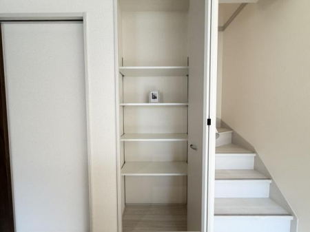 ���ց@-