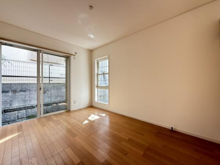�m���@-