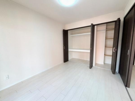 �m���@-