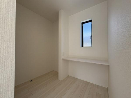 �m���@-