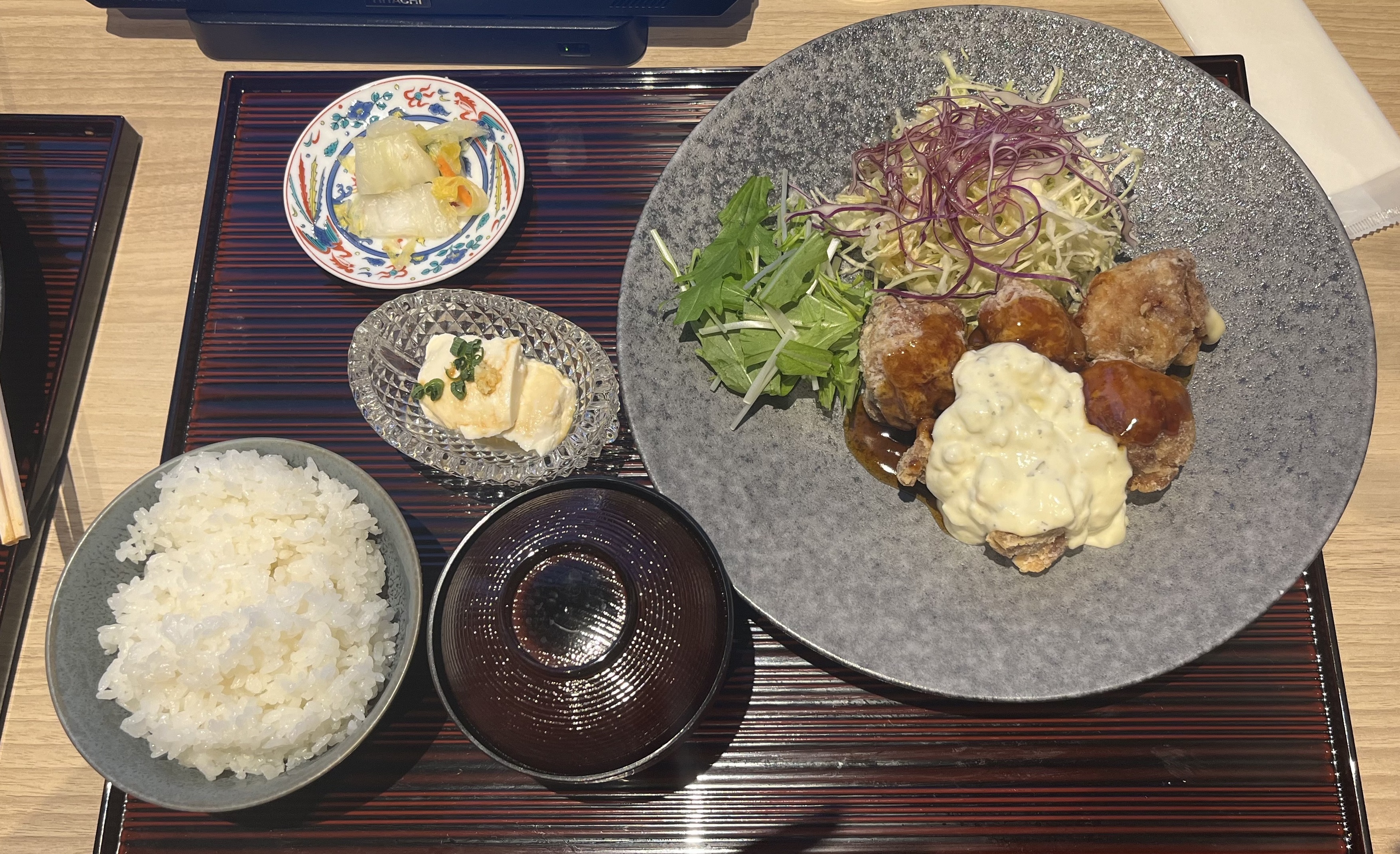 稲城・矢野口に新オープンの花景の湯。施設の中のレストラン「美食ノ極（びしょくのきわみ）」のチキン南蛮定食